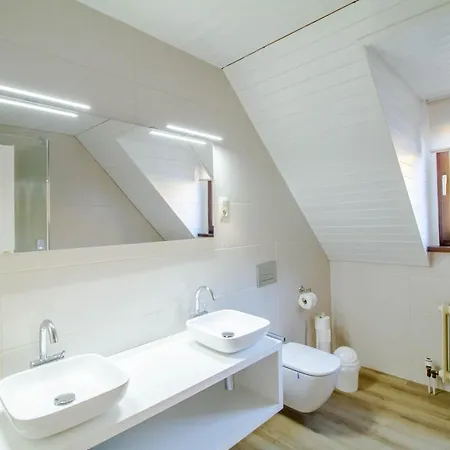 Muehlenberg Dom wakacyjny Monschau